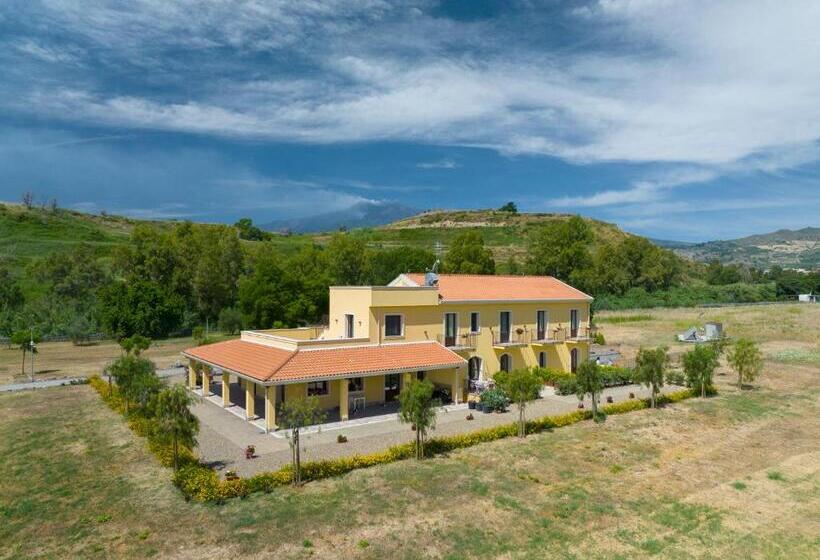 استراحتگاه Minissale Farmhouse