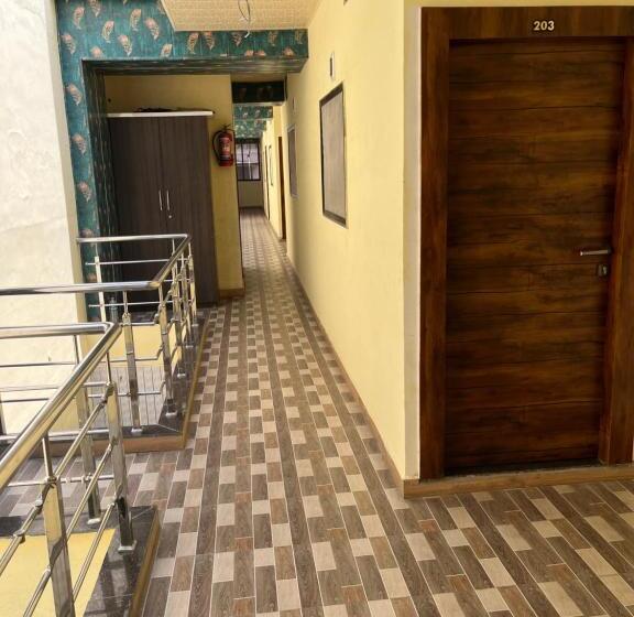 ホテル Manas Ac Rooms