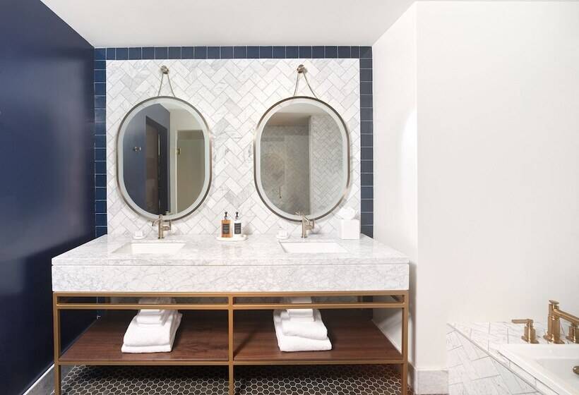 هتل The Restoration Asheville