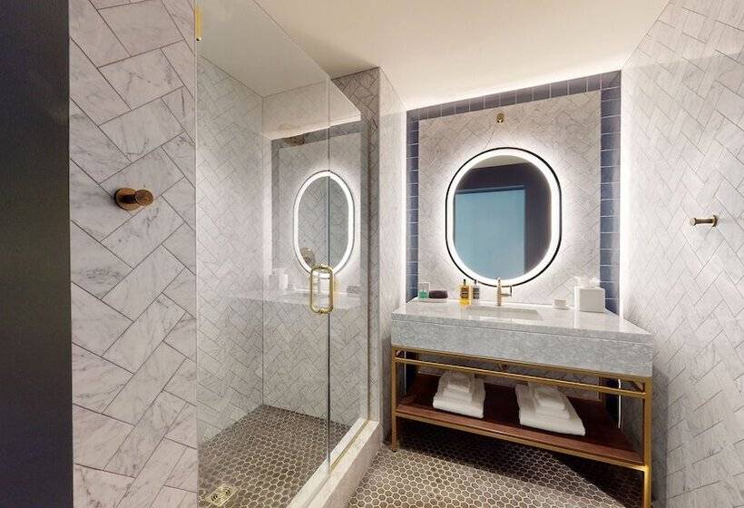 هتل The Restoration Asheville