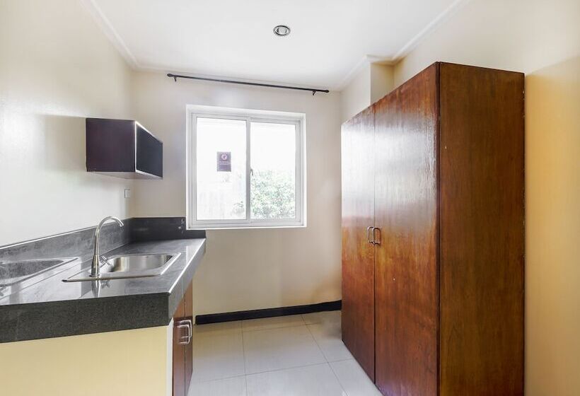 Hotel Vaccinated Staff  Oyo 850 Clr Mn Inn