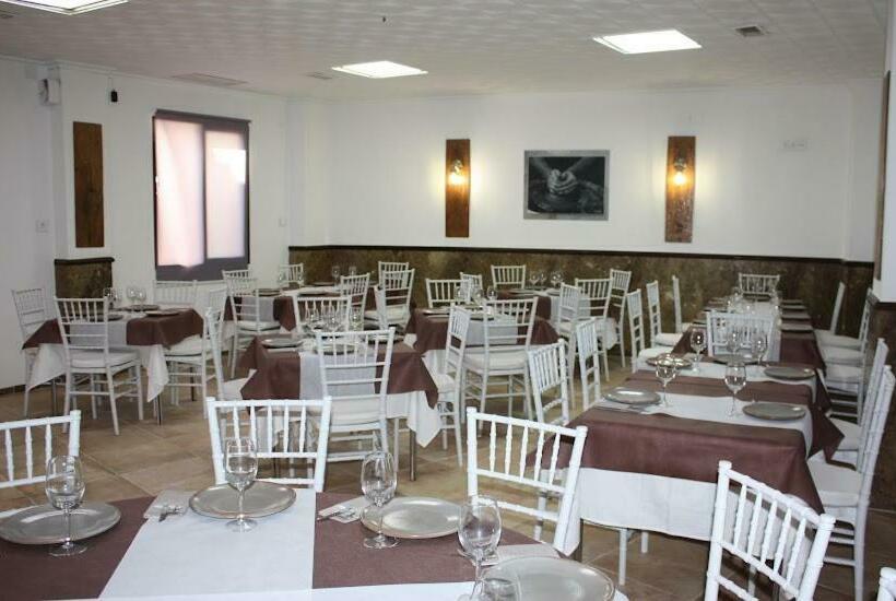פנסיון Hostal Restaurante Arcilla