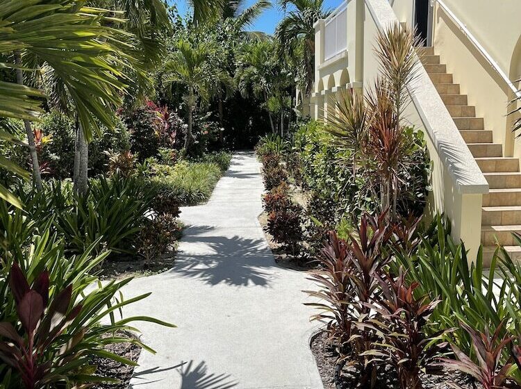 هتل Bungalows At Windsong On The Reef