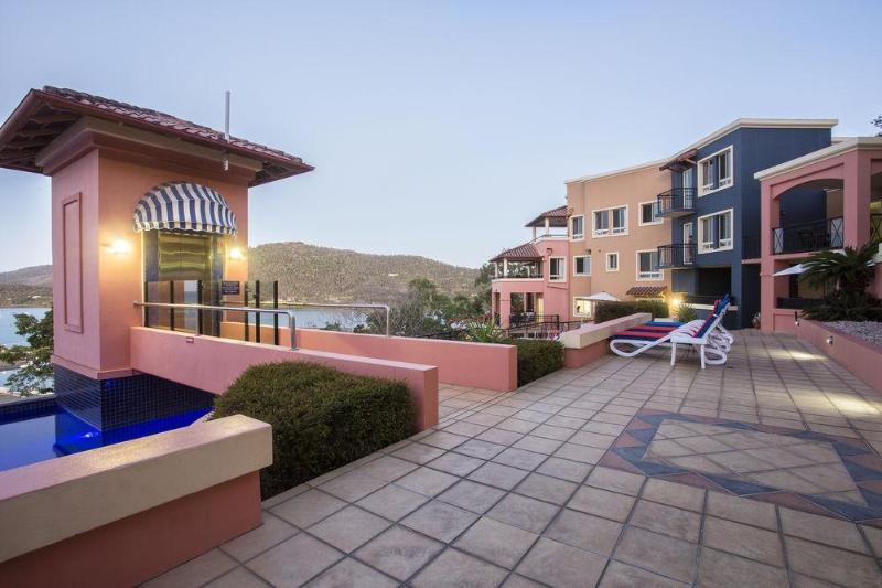 هتل Martinique Whitsunday Resort