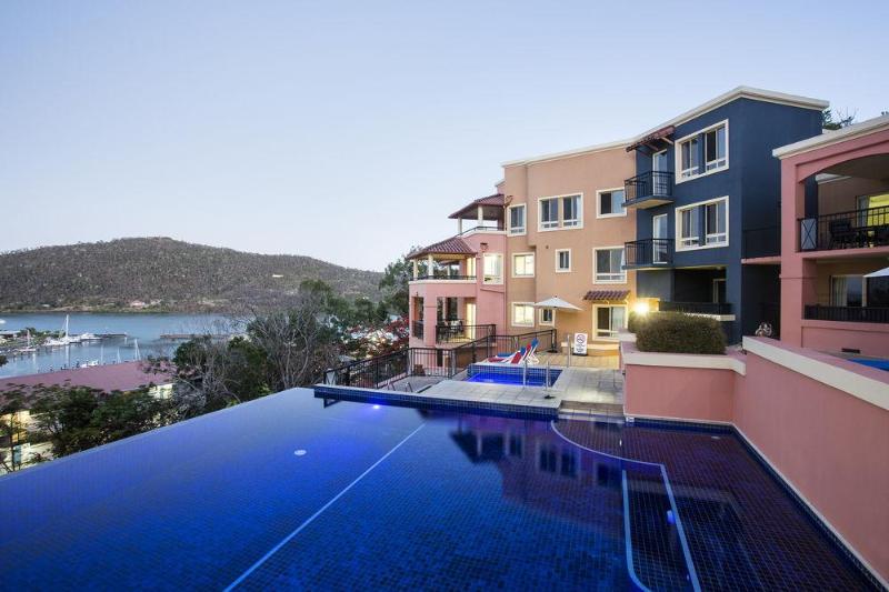 هتل Martinique Whitsunday Resort