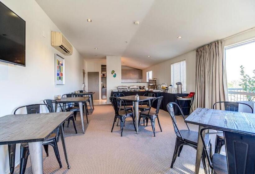 هتل Parkview On Hagley