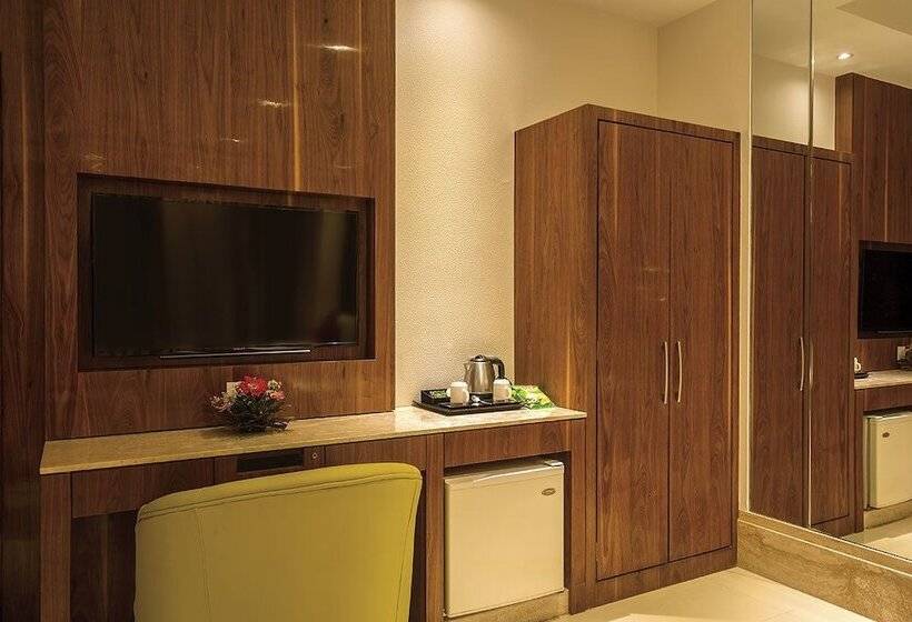 Отель Regenta Inn Embassy