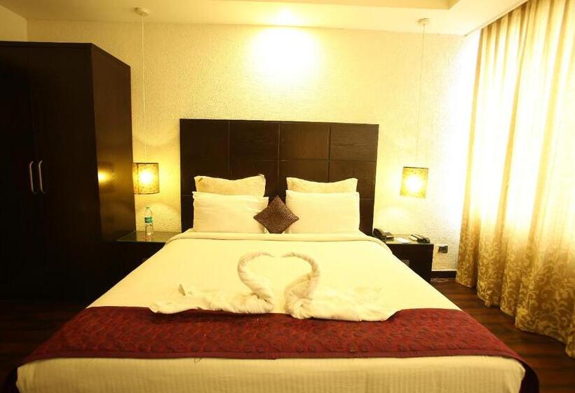 Отель The Bentley Seaside Boutique