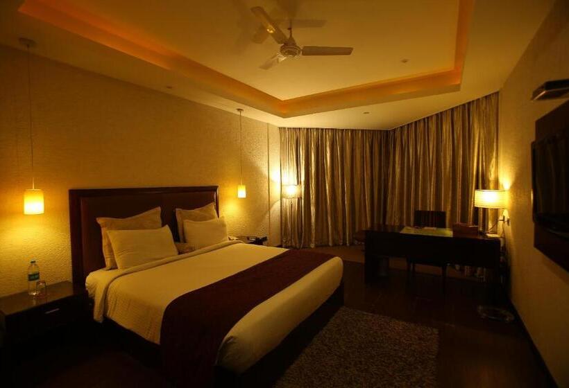 Отель The Bentley Seaside Boutique