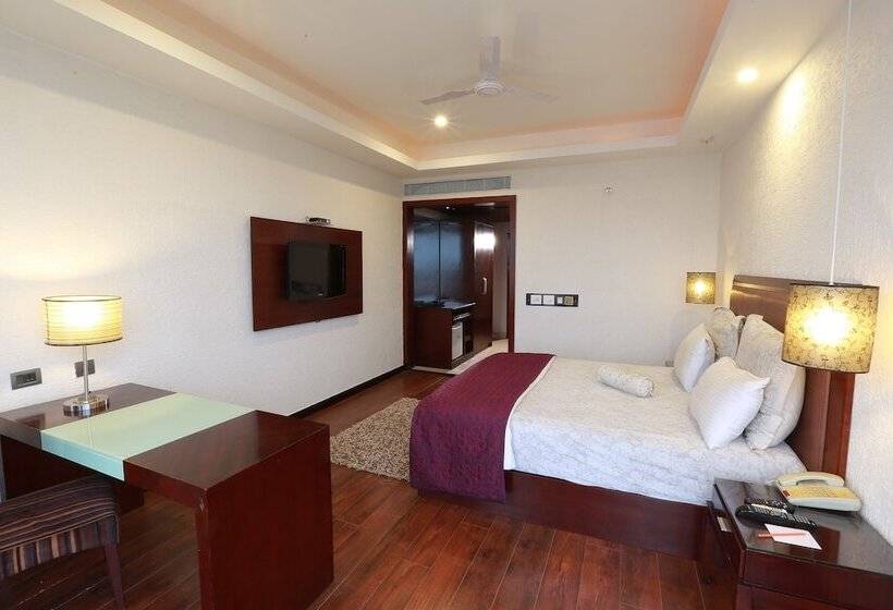 Отель The Bentley Seaside Boutique