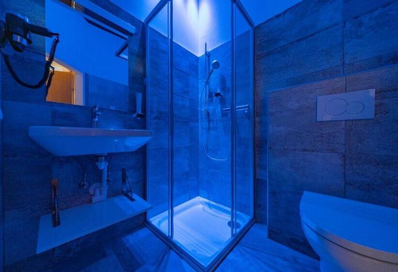 ベッドアンドブレックファースト Haus Weyregg   Pension