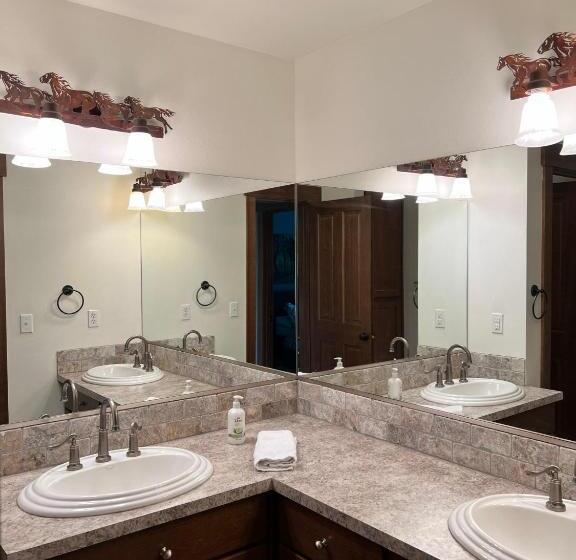 فندق Nisqually Highland Ranch! 35 Mi To Mt Rainier