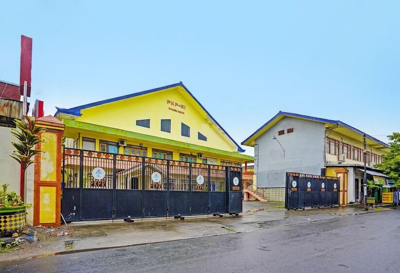 ホテル Oyo 2708  Kemuning Syariah