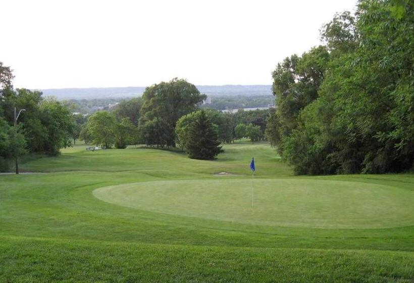 پانسیون Doucet Guesthouse