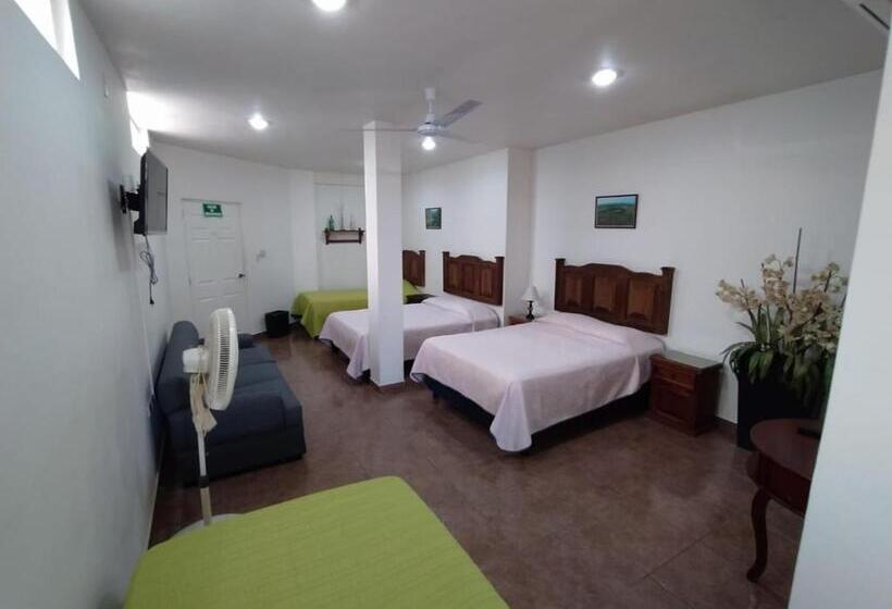 پانسیون Hostal Cristo Rey