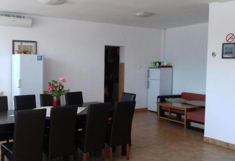 پانسیون Casa Adrian