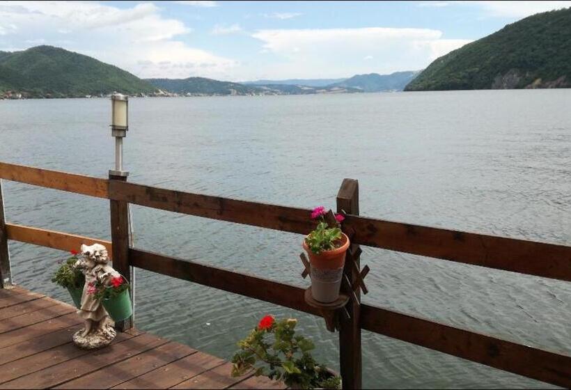 پانسیون Casa Adrian