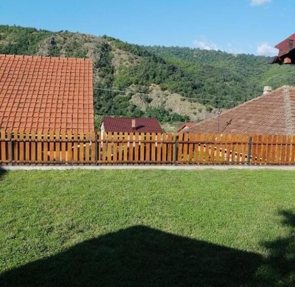 پانسیون Casa Uila
