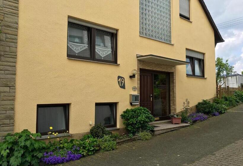 ベッドアンドブレックファースト Gästehaus Hoffmann