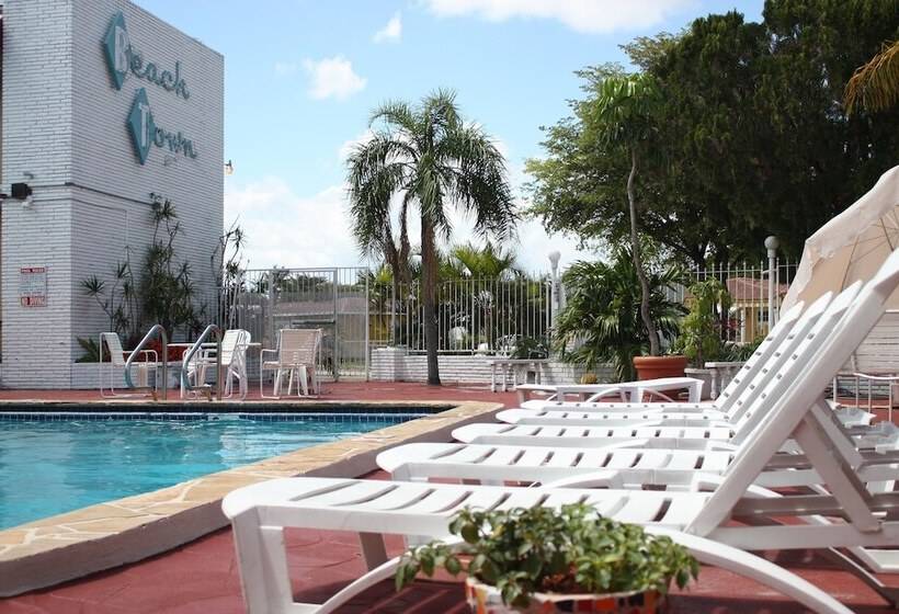 Beach And Town Motel