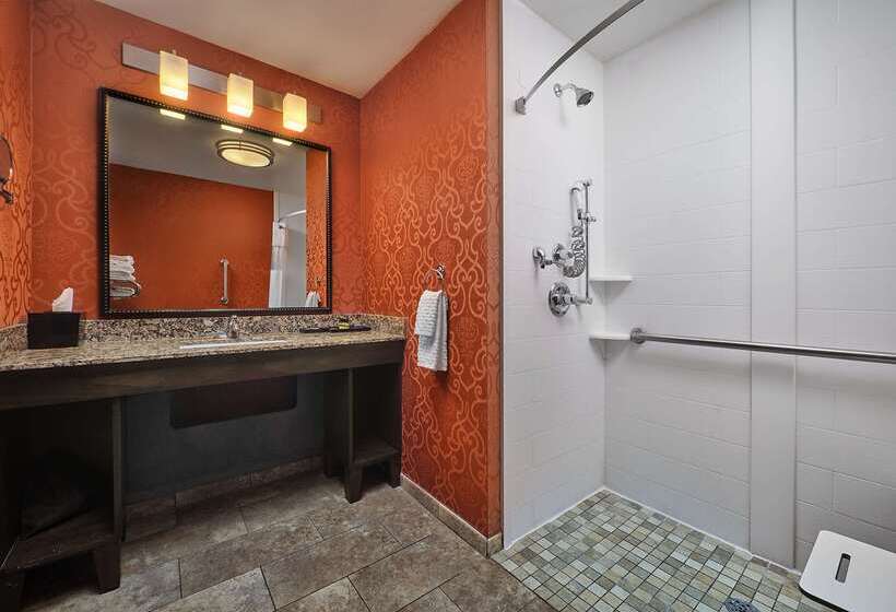 هتل Best Western Plus Tupelo Inn & Suites