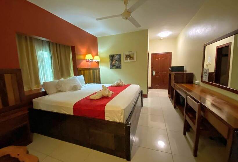 فندق Caye Caulker Plaza