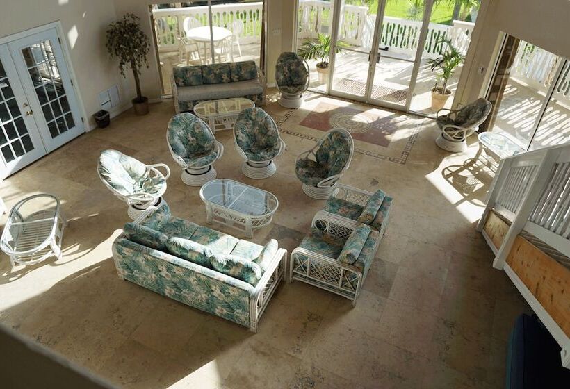 فندق Coconut Cove Resort & Marina