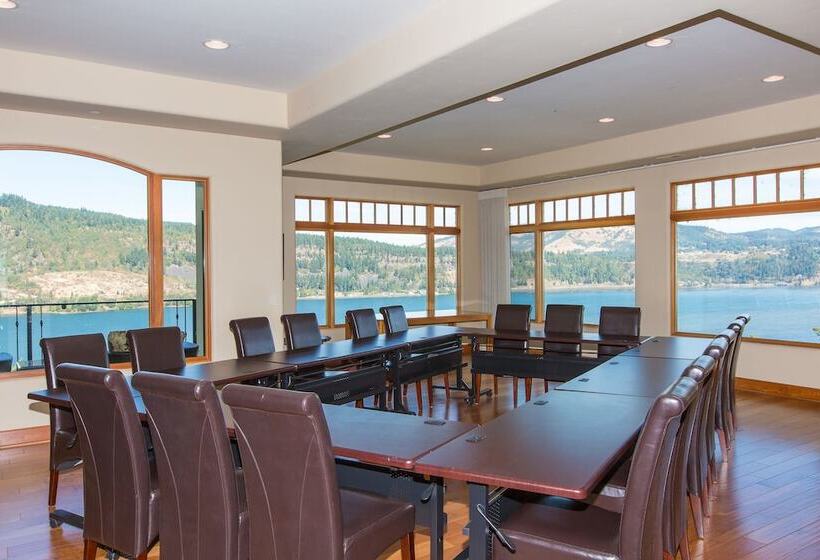 Отель Columbia Cliff Villas