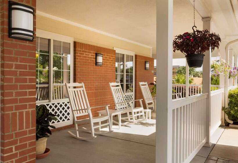 בית מלון כפרי Country Inn & Suites By Radisson, Covington, La