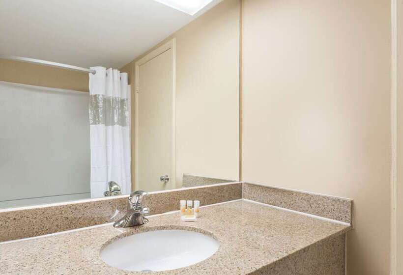 فندق Days Inn By Wyndham Dumfries Quantico