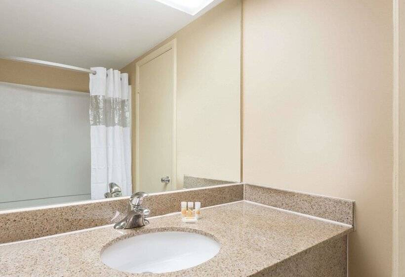 فندق Days Inn By Wyndham Dumfries Quantico