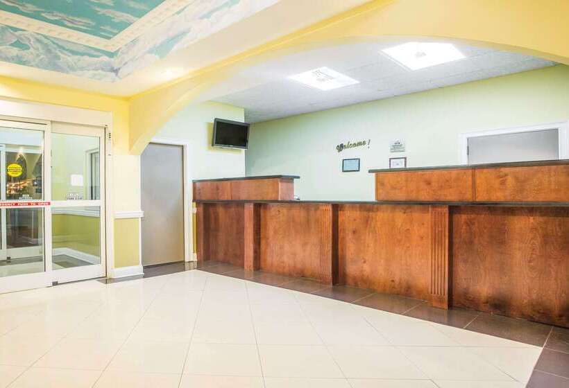 호텔 Days Inn & Suites By Wyndham Swainsboro