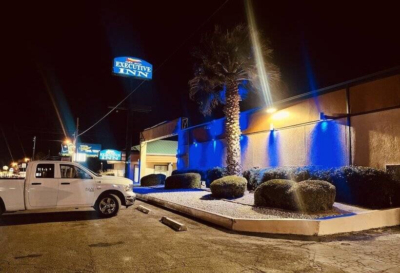 هتل Econo Lodge Del Rio