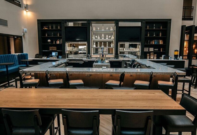 فندق Doubletree By Hilton Lubbock  University Area