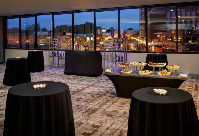 فندق Marriott East Lansing At University Place