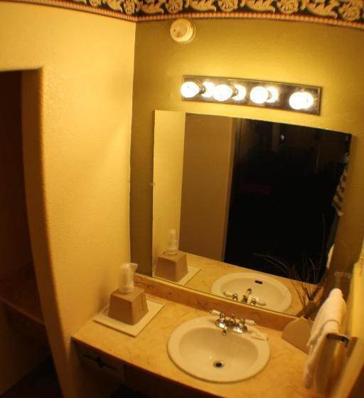 هتل Value Inn & Suites  Harlingen