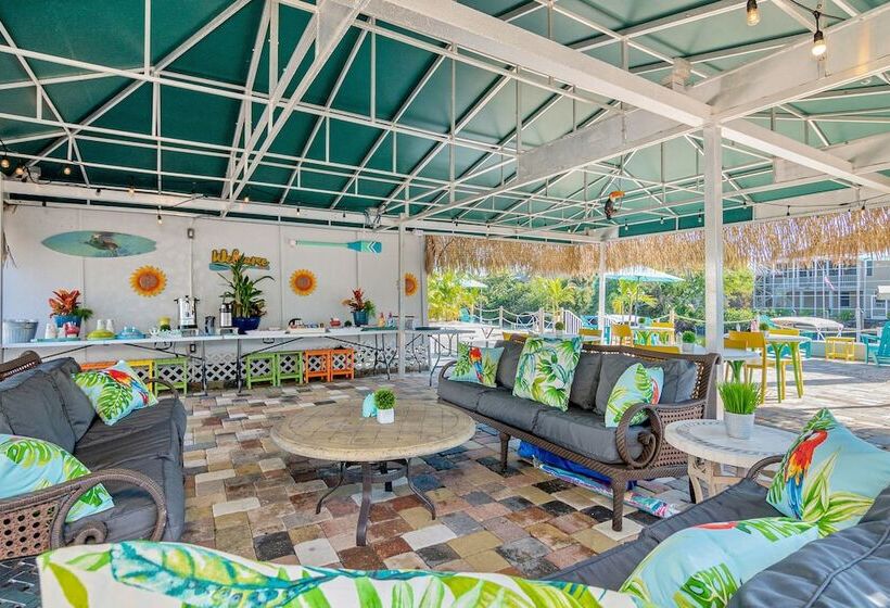 فندق على الطريق Latitude 26 Waterfront Resort And Marina