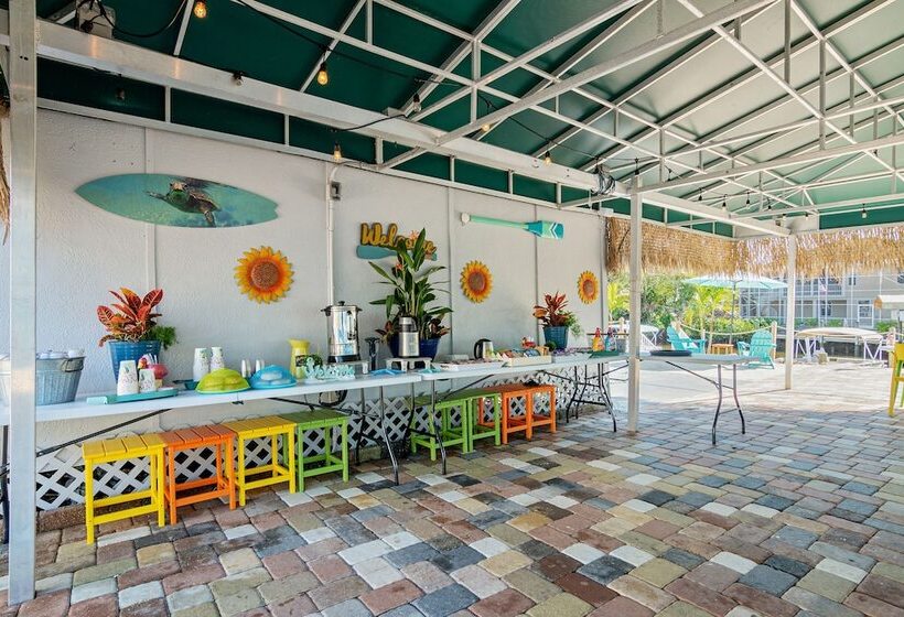 فندق على الطريق Latitude 26 Waterfront Resort And Marina