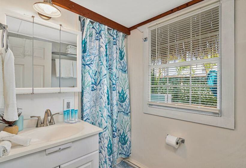 فندق على الطريق Latitude 26 Waterfront Resort And Marina