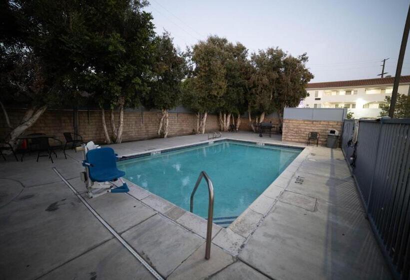 بنسيون Mid City Inn & Suites Pico Rivera