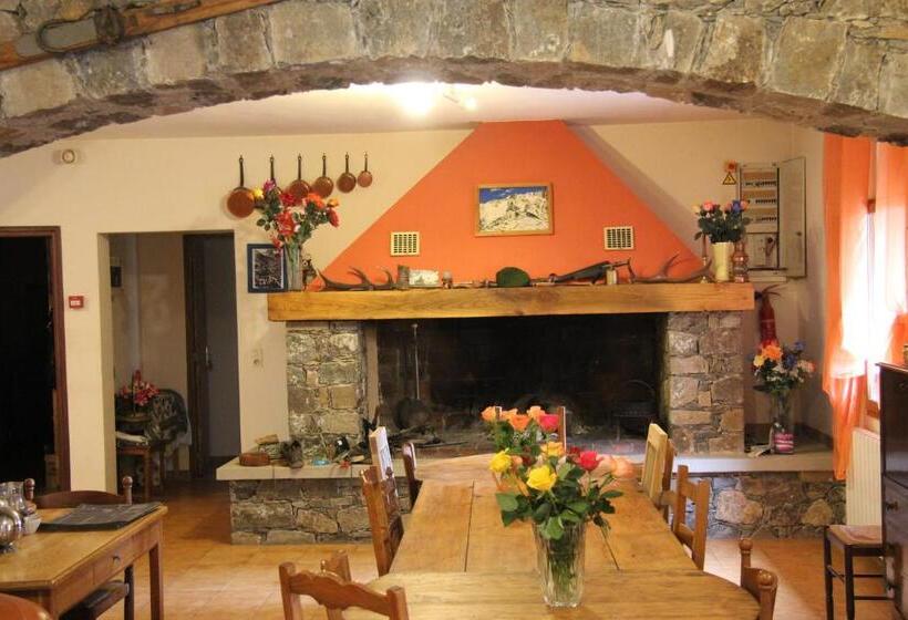 مبيت وإفطار Chambre D Hôte Chez Antoinette Et Charles