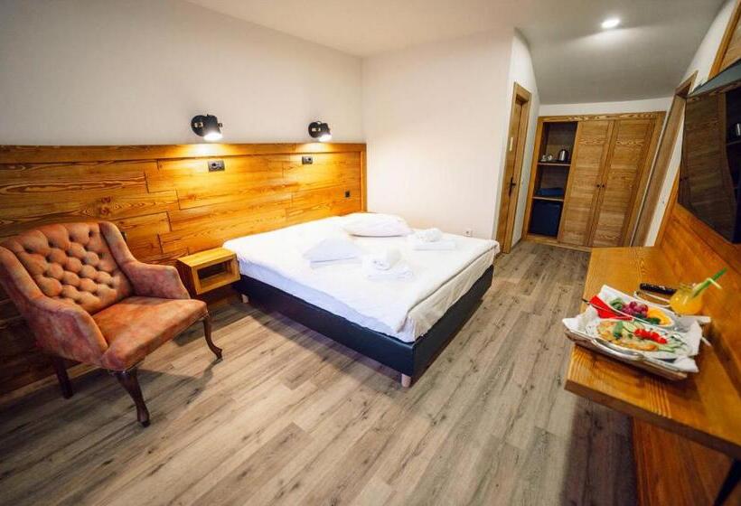 پانسیون Popasul Domnesc  Resort& Spa  Voronet Vue