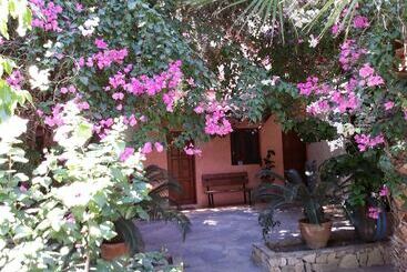 Beautiful Cottage In S West Crete Near The Sea