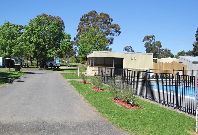 Отель Avondel Caravan Park