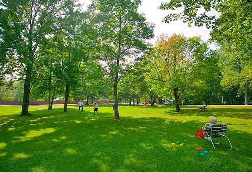 Отель Brennan Beach Rv Resort   Caravan Park