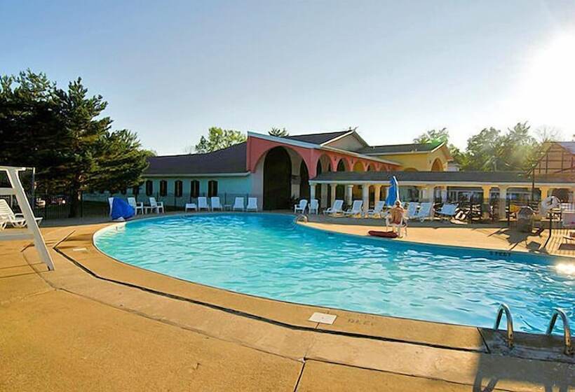 Отель Brennan Beach Rv Resort   Caravan Park