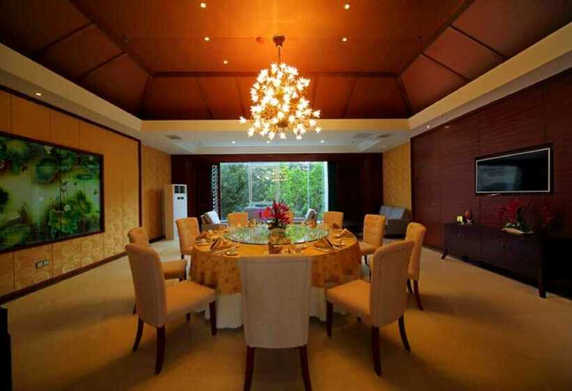 בית מלון כפרי Ramada By Wyndham Wanning Resort