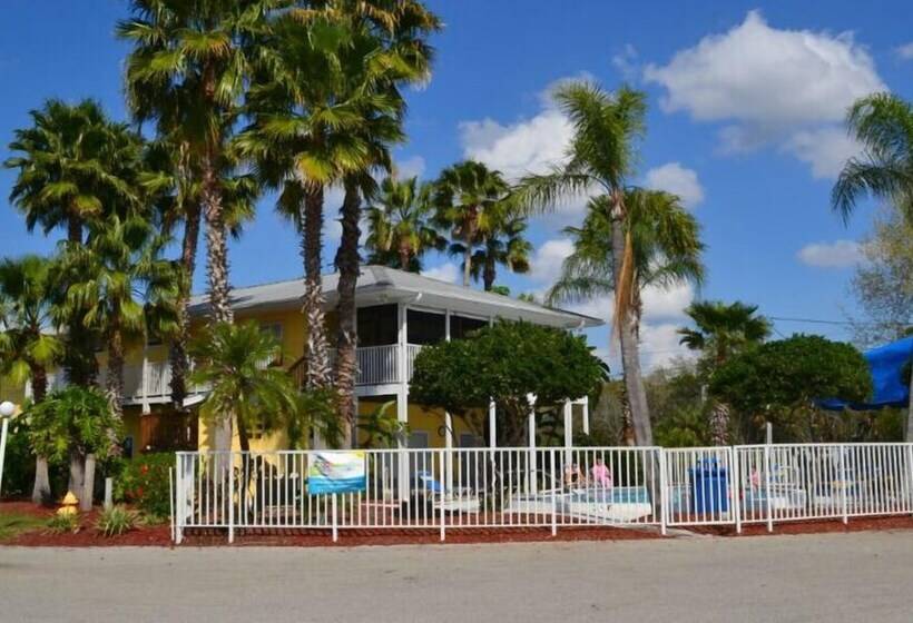 호텔 Winter Quarters Encore Manatee Rv Resort
