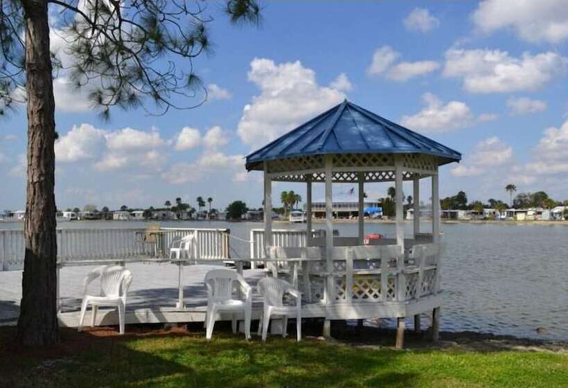 호텔 Winter Quarters Encore Manatee Rv Resort