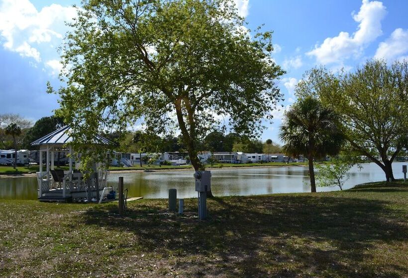 호텔 Winter Quarters Encore Manatee Rv Resort
